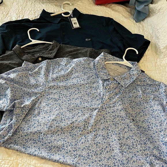 Vineyard Vines - Picture 1 of 7